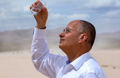 اختراع برنده نوبل شیمی: دستگاهی که از هوای خشک آب می‌گیرد